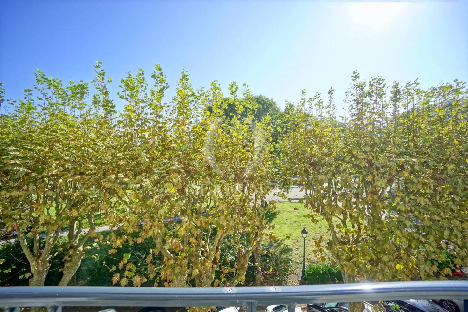 VUE DEGAGÉE SUR LE JARDIN PUBLIC — photo 25