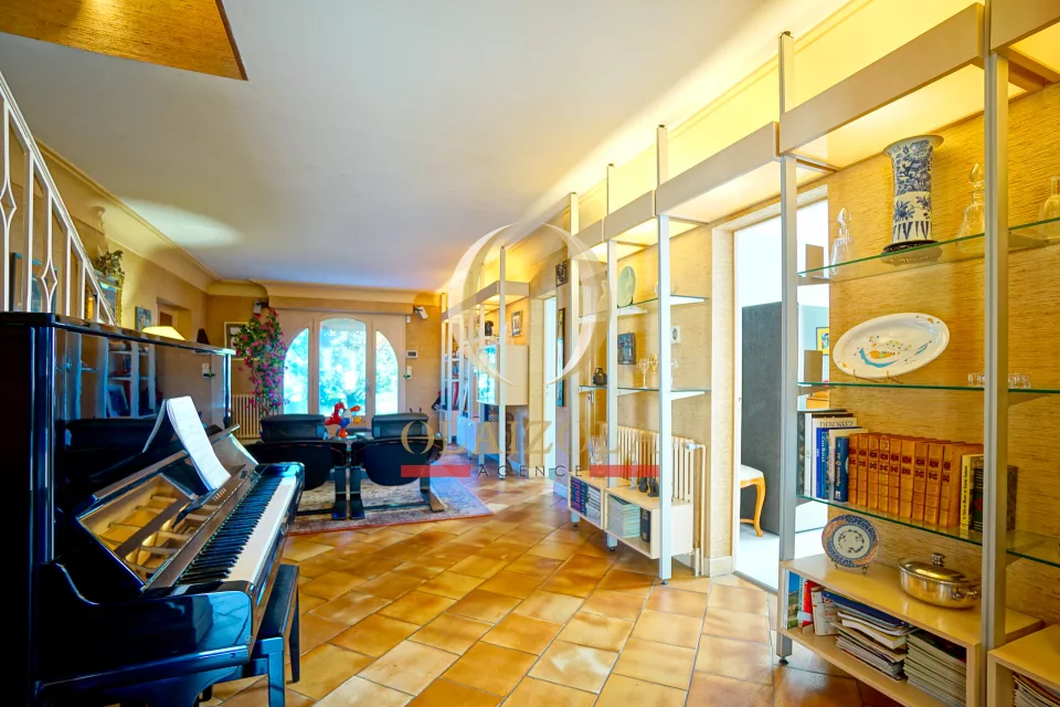 Villa avec piscine et salle de cinéma — photo 13