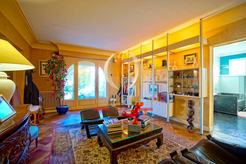 Villa avec piscine et salle de cinéma — photo 17