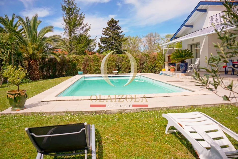 Villa avec piscine et salle de cinéma — photo 2