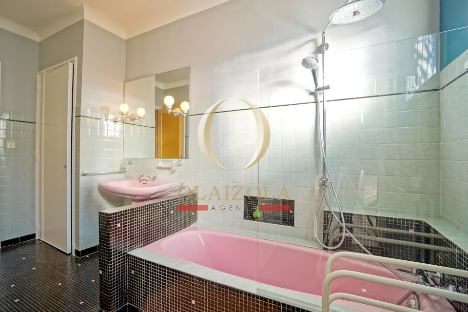 Villa avec piscine et salle de cinéma — photo 27