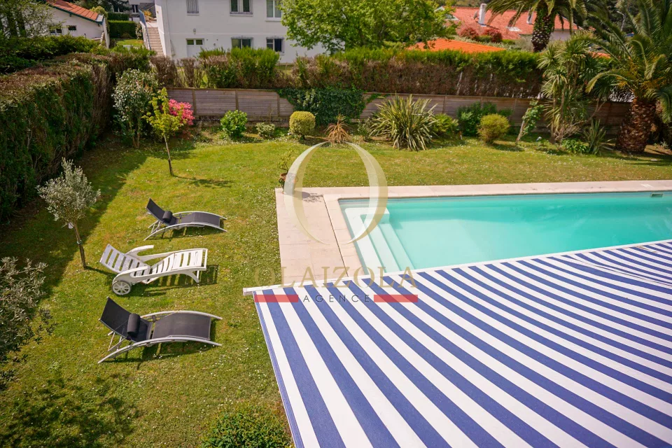 Villa avec piscine et salle de cinéma — photo 30