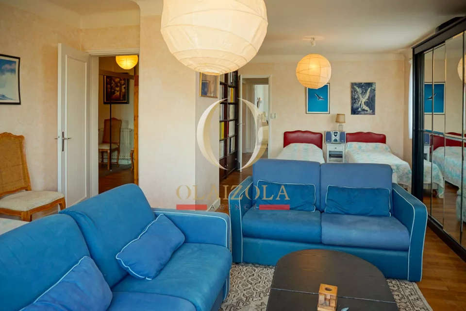 Villa avec piscine et salle de cinéma — photo 31