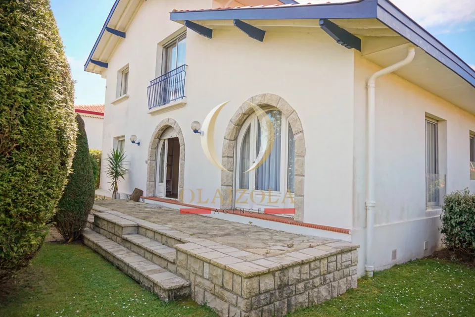 Villa avec piscine et salle de cinéma — photo 39