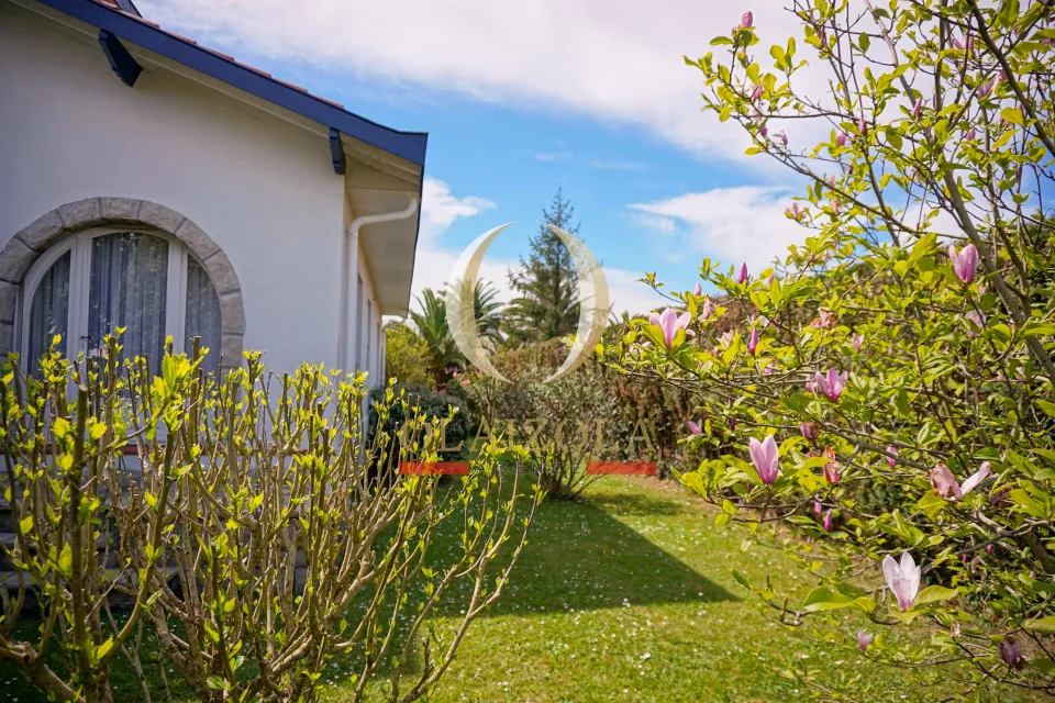 Villa avec piscine et salle de cinéma — photo 40