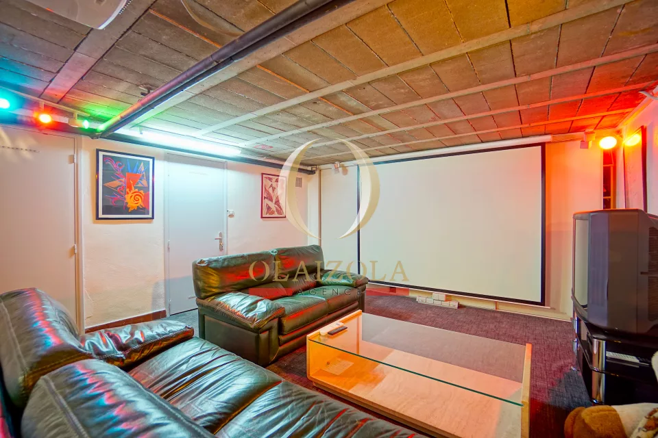 Villa avec piscine et salle de cinéma — photo 41