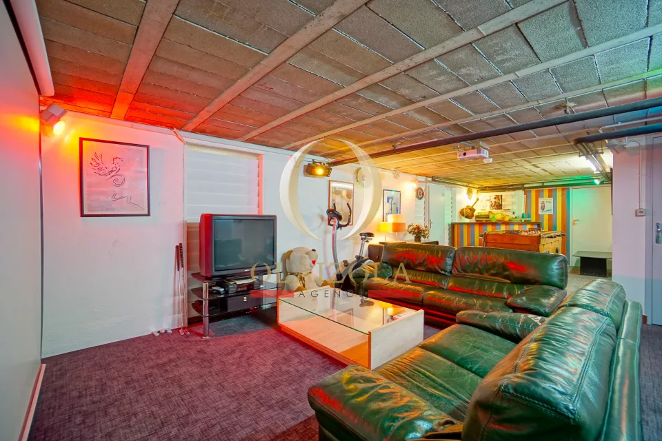Villa avec piscine et salle de cinéma — photo 42