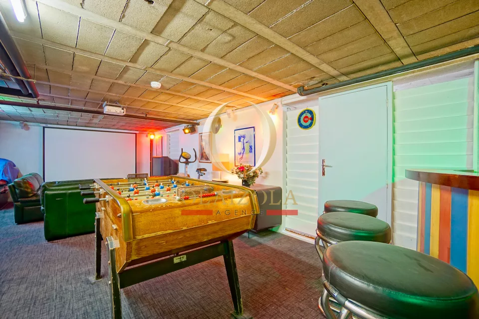 Villa avec piscine et salle de cinéma — photo 44