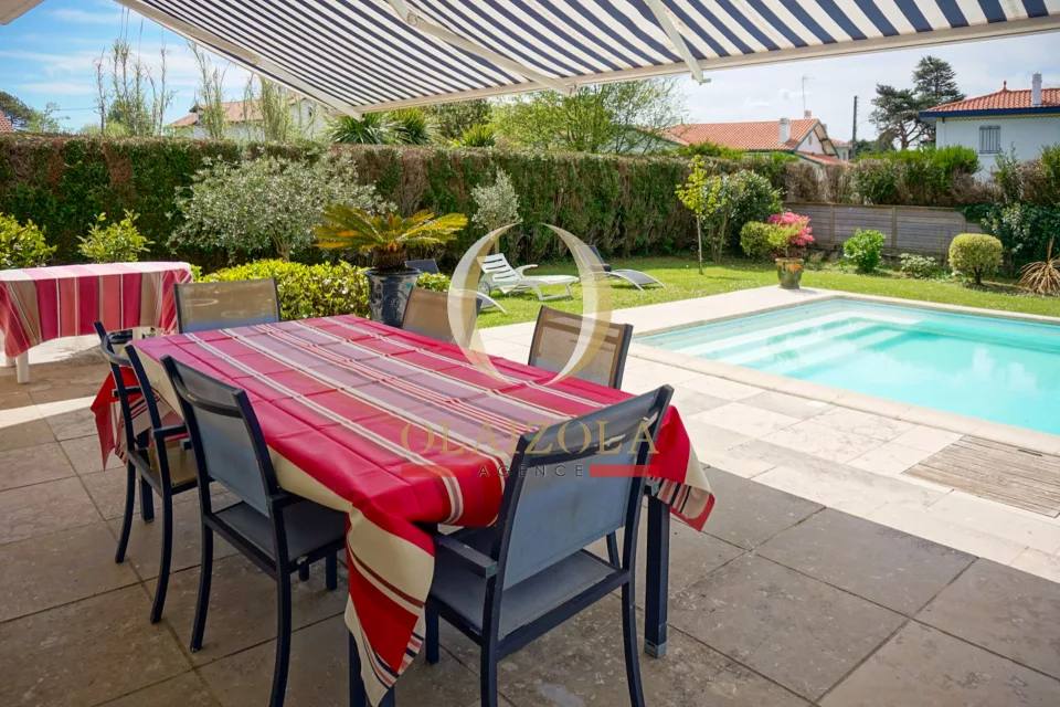 Villa avec piscine et salle de cinéma — photo 45
