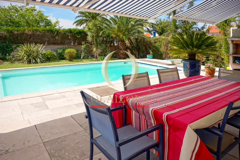 Villa avec piscine et salle de cinéma — photo 46