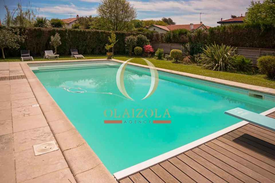 Villa avec piscine et salle de cinéma — photo 47
