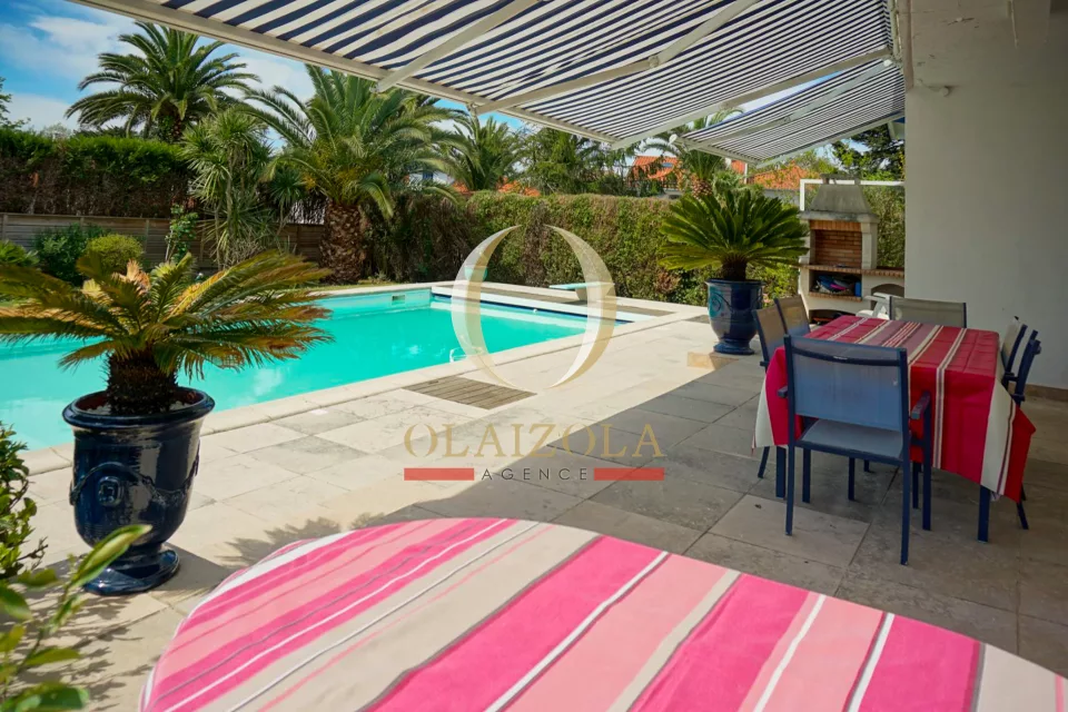 Villa avec piscine et salle de cinéma — photo 49