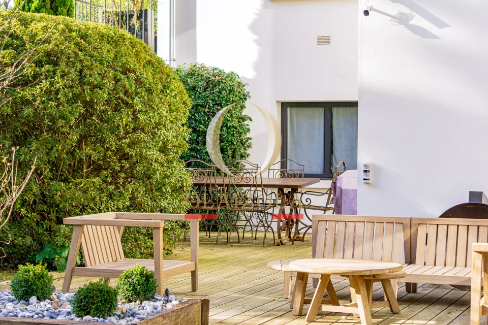 Appartement avec jardin et piscine — photo 10