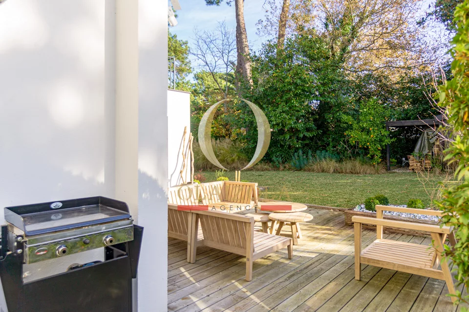 Appartement avec jardin et piscine — photo 12
