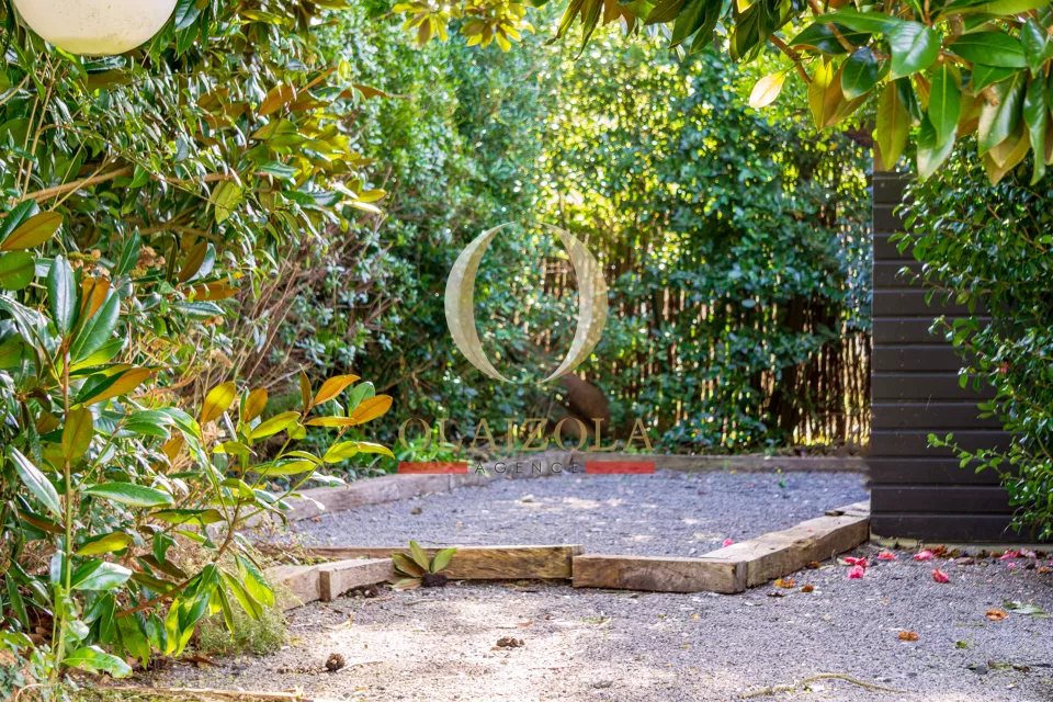 Appartement avec jardin et piscine — photo 14