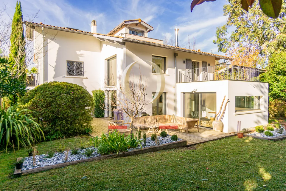 Appartement avec jardin et piscine — photo 9