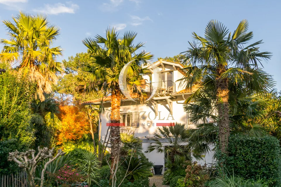 Image de Appartement avec terrasse et piscine