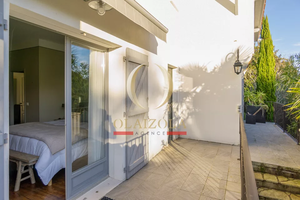 Appartement avec terrasse et piscine — photo 14