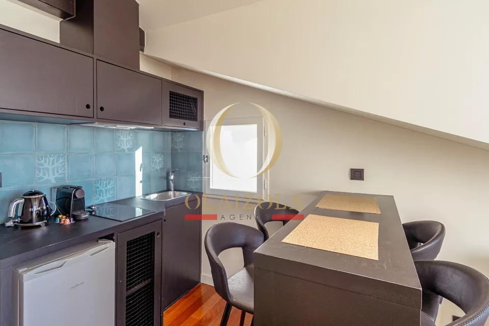 Appartement avec balcons et piscine — photo 11