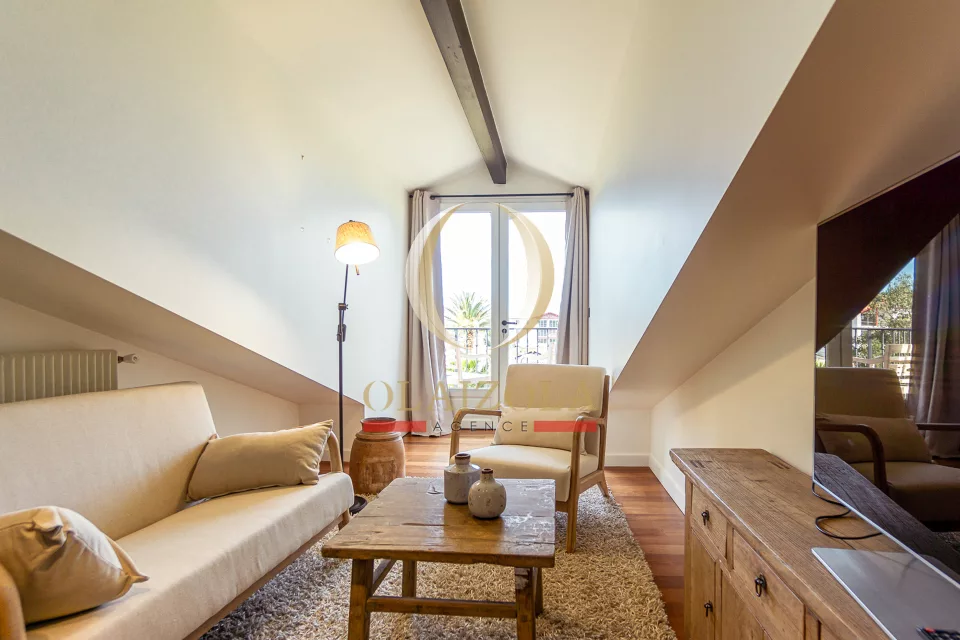 Appartement avec balcons et piscine — photo 13