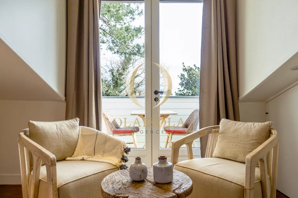 Appartement avec balcons et piscine — photo 17