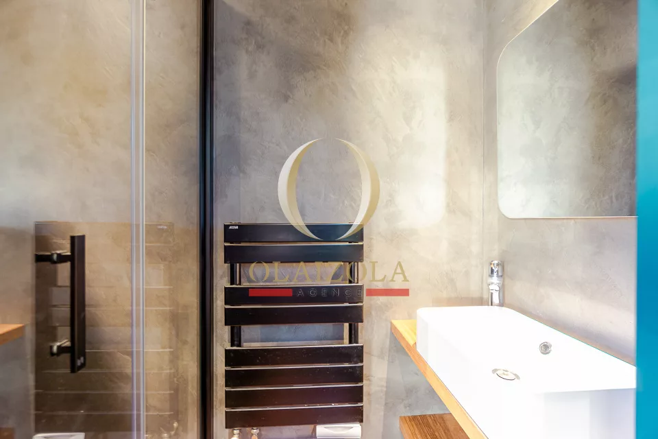 Appartement avec balcons et piscine — photo 24