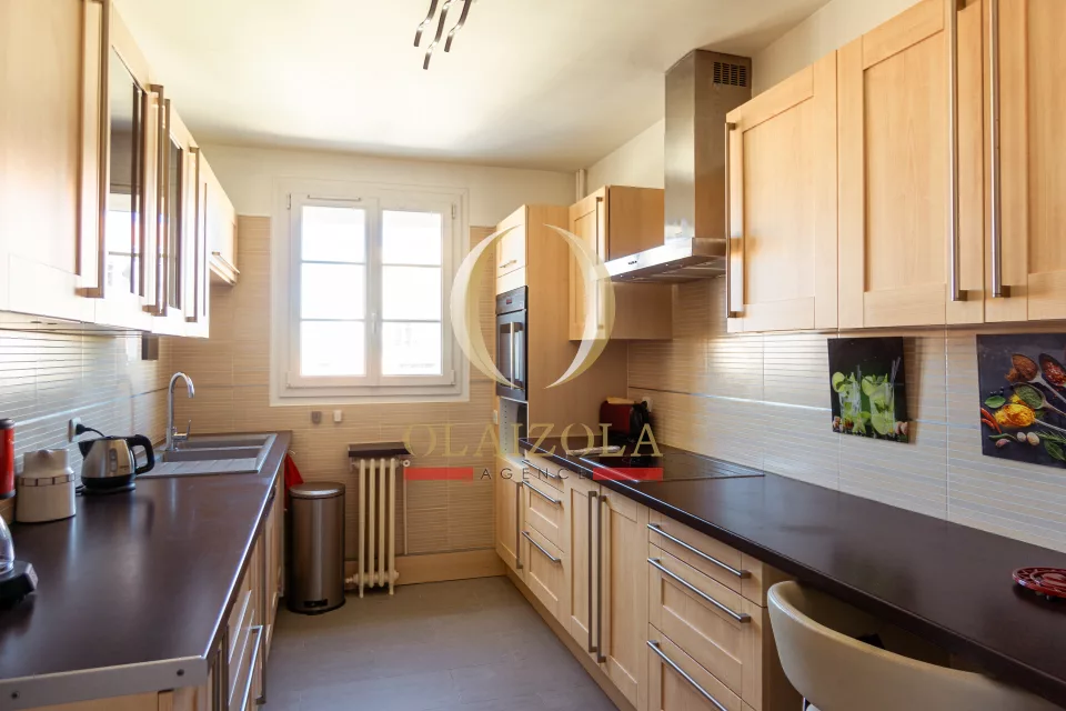 Appartement central avec deux balcons — photo 11