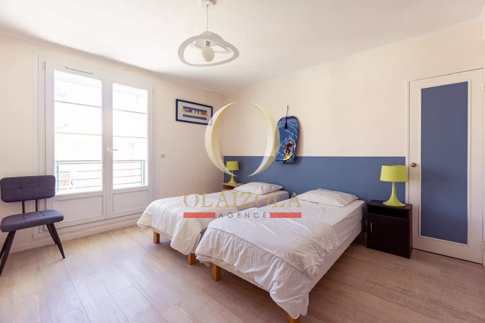 Appartement central avec deux balcons — photo 18