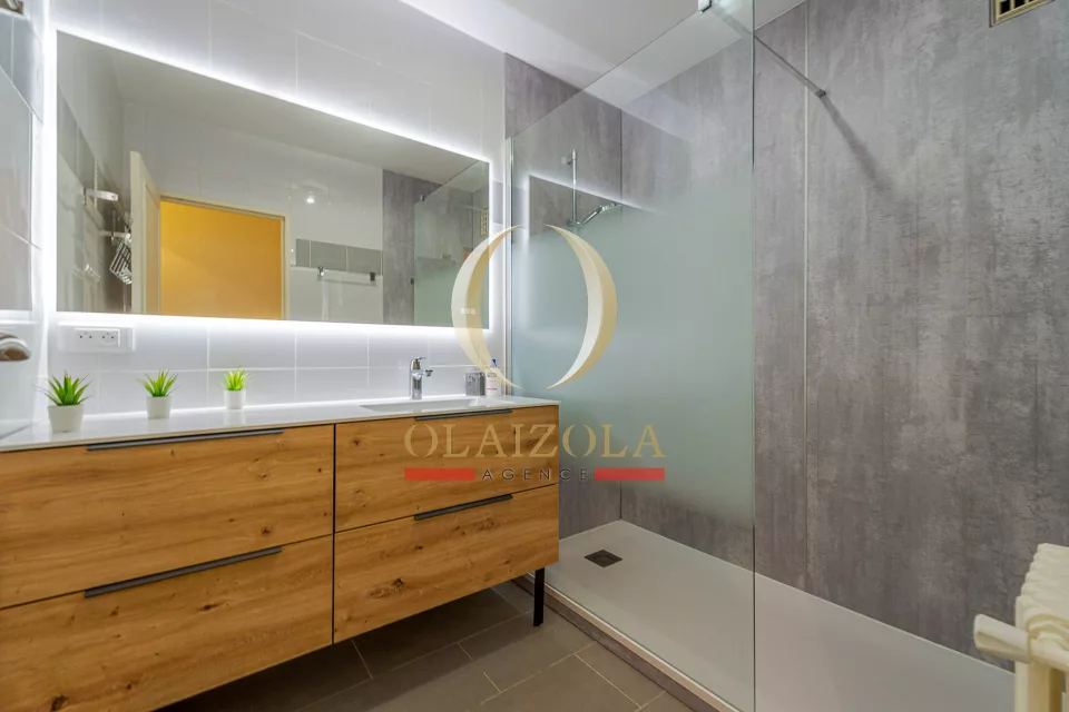 Appartement central avec deux balcons — photo 22