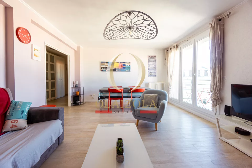Appartement central avec deux balcons — photo 8