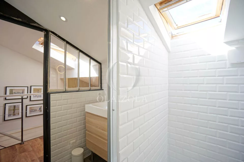 Duplex sous les toits en centre-ville — photo 23