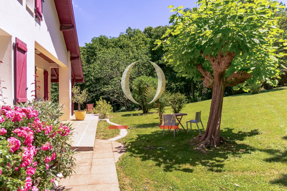 Villa familiale avec grand jardin — photo 17