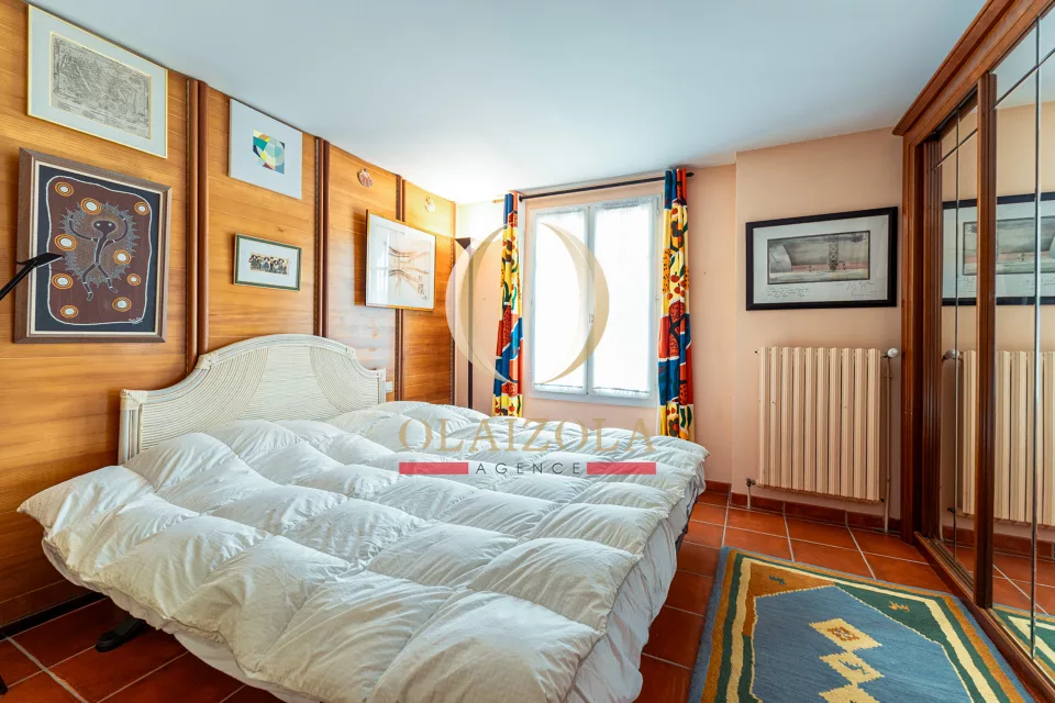 Chambre avec entrée commune et piscine — photo 11