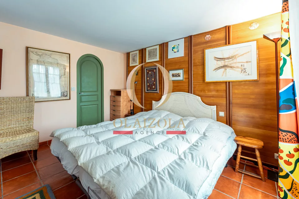 Chambre avec entrée commune et piscine — photo 12