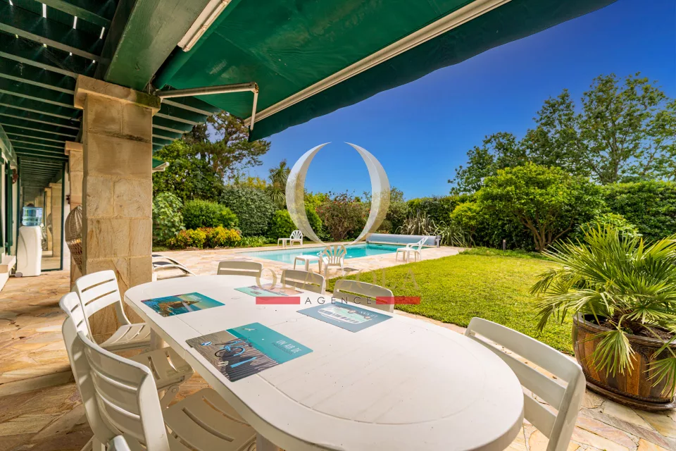 Chambre en rez-de-jardin avec piscine — photo 4