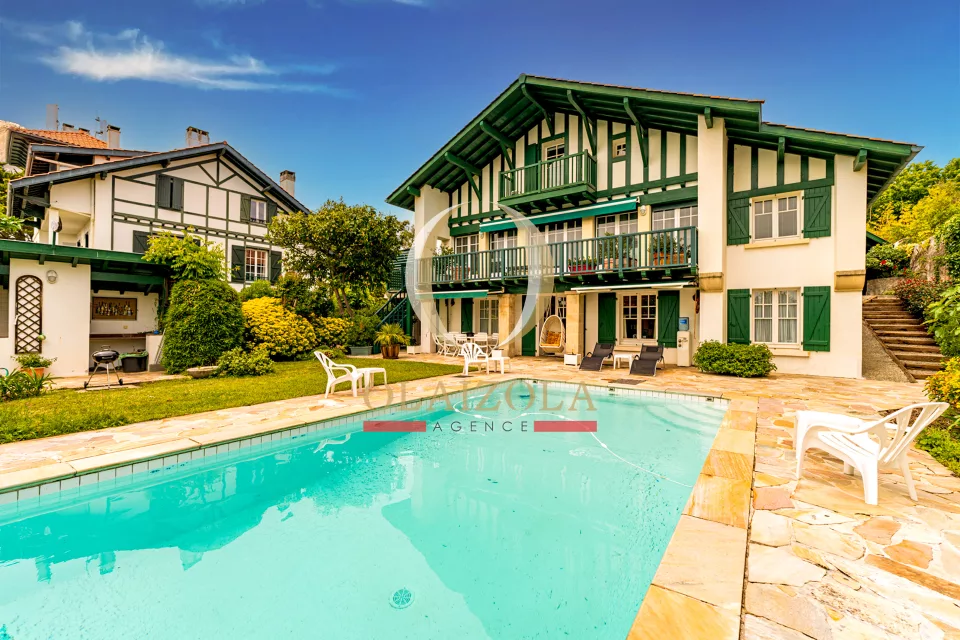 Image de Trois chambres avec piscine