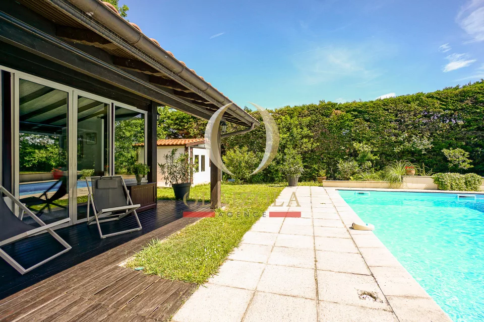 Villa avec piscine privée et jardin — photo 10