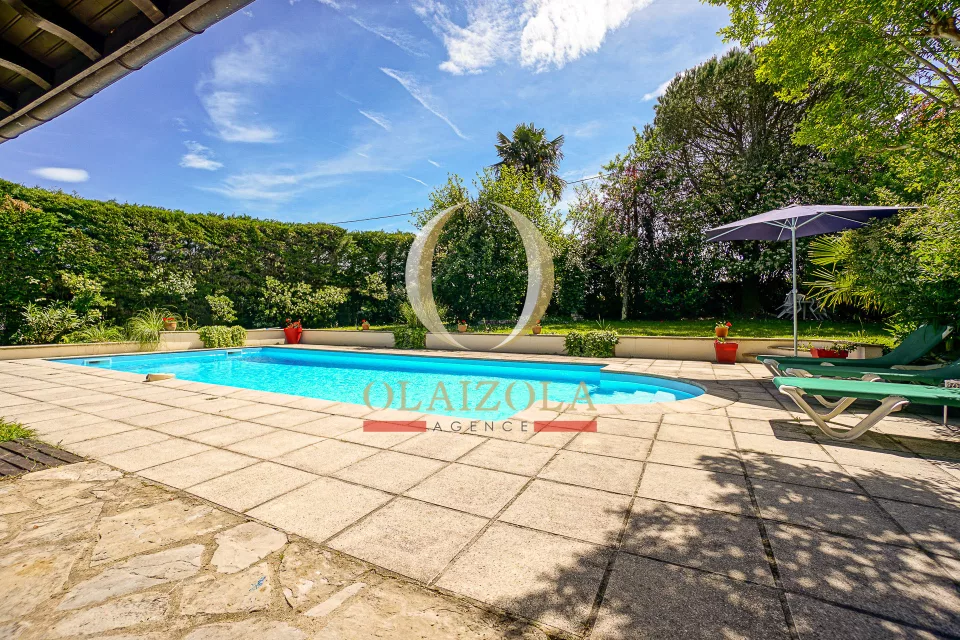 Villa avec piscine privée et jardin — photo 11