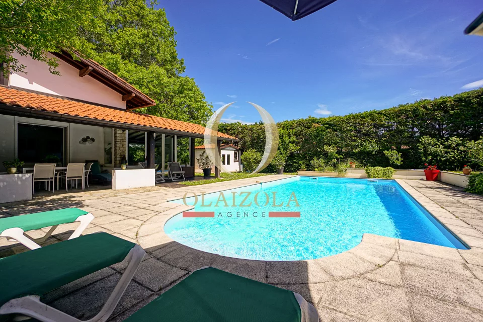Villa avec piscine privée et jardin — photo 13