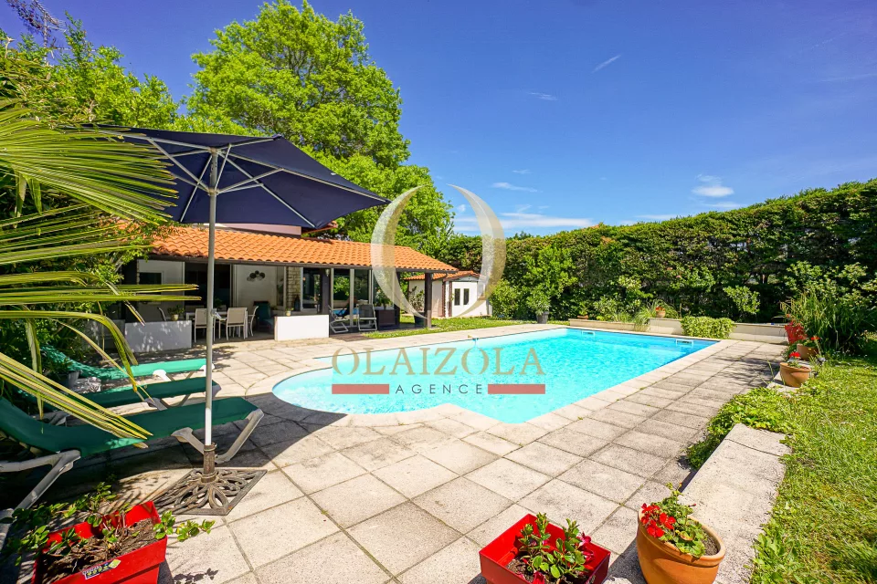 Villa avec piscine privée et jardin — photo 14