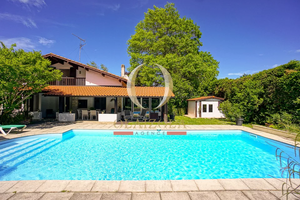 Villa avec piscine privée et jardin — photo 15