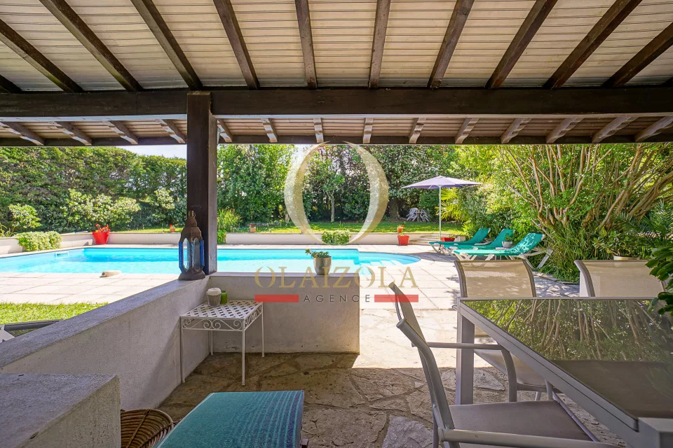 Villa avec piscine privée et jardin — photo 17
