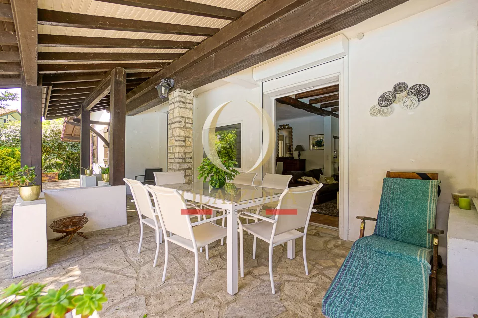 Villa avec piscine privée et jardin — photo 18