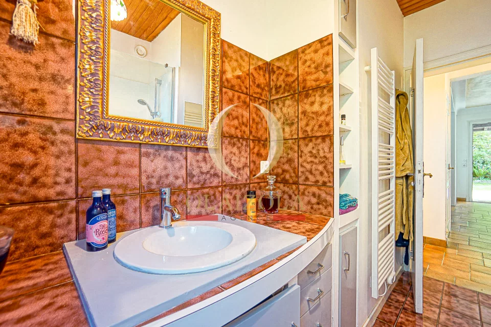 Villa avec piscine privée et jardin — photo 36