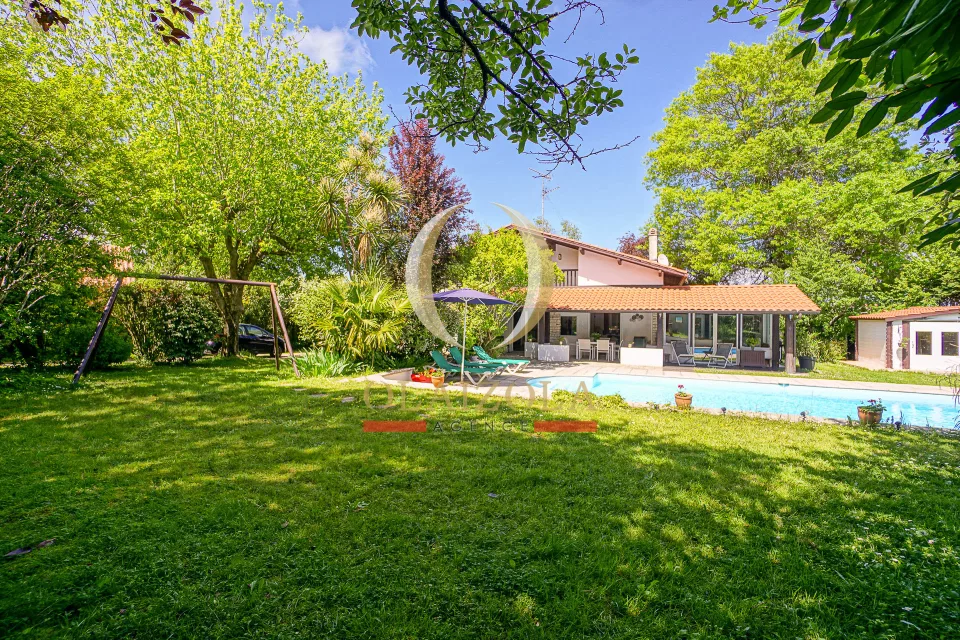 Villa avec piscine privée et jardin — photo 47