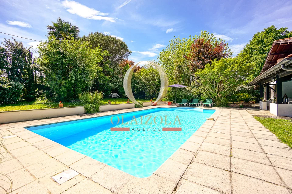 Villa avec piscine privée et jardin — photo 8