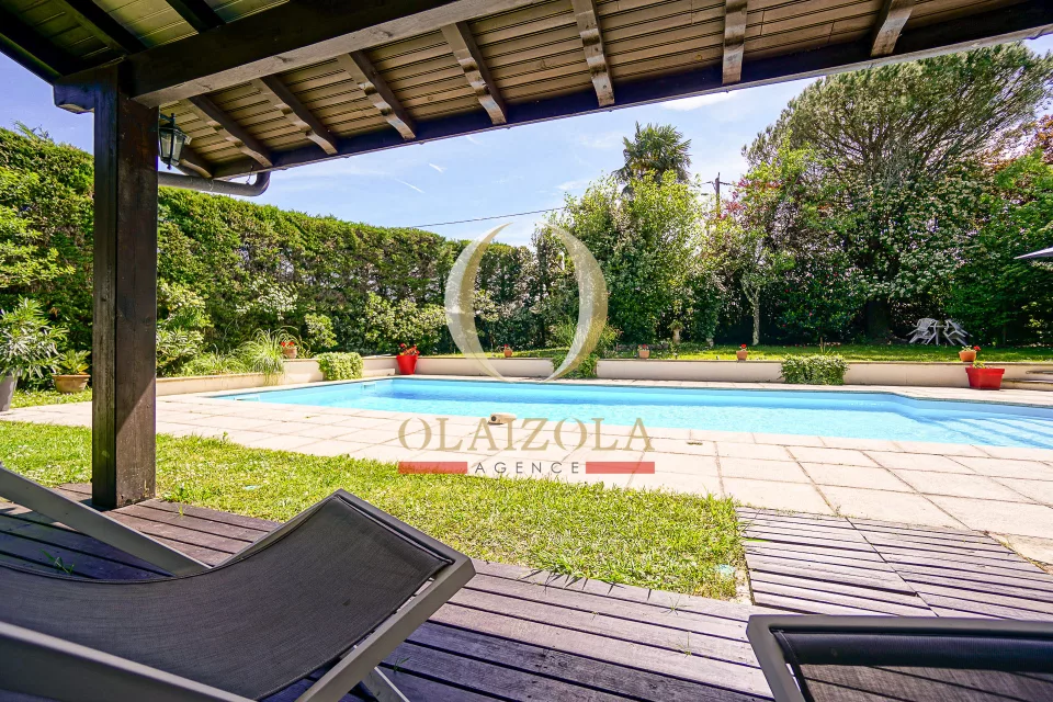 Villa avec piscine privée et jardin — photo 9