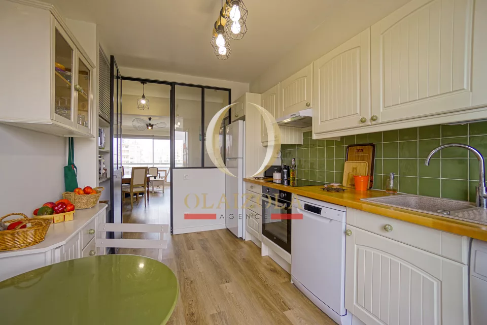 Appartement avec balcon et aperçu mer — photo 12
