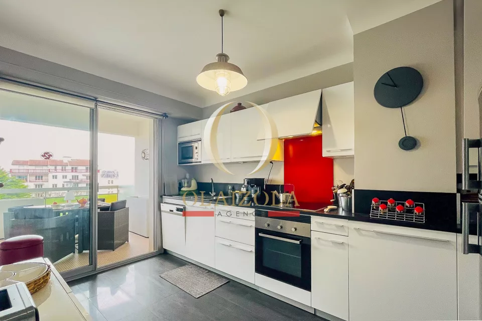 CHARMANT APPARTEMENT AVEC TERRASSE — photo 13