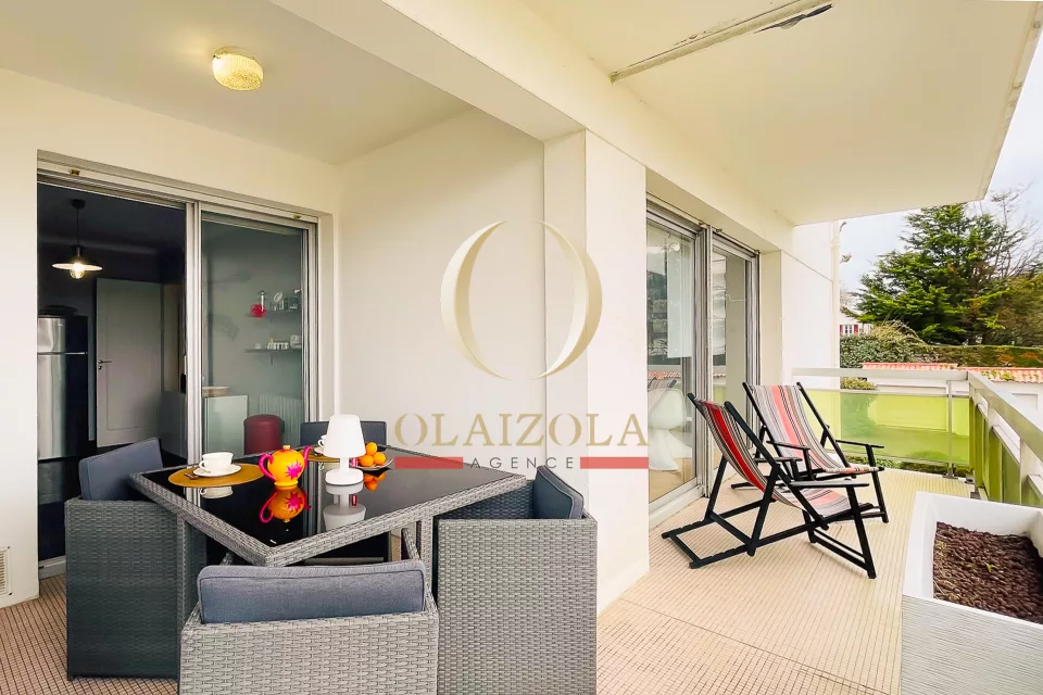 CHARMANT APPARTEMENT AVEC TERRASSE — photo 2